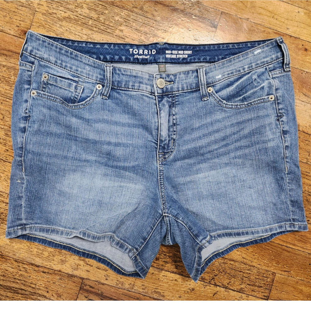 Torrid sz 16 Mid-Rise Mid Short Vintage Stretch Light Wash Jean